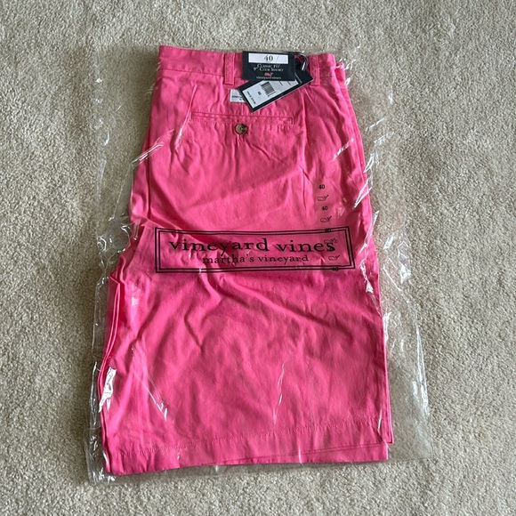 Size 40 pink vineyard vine khaki shorts. Never worn. Never been open. - Picture 1 of 4